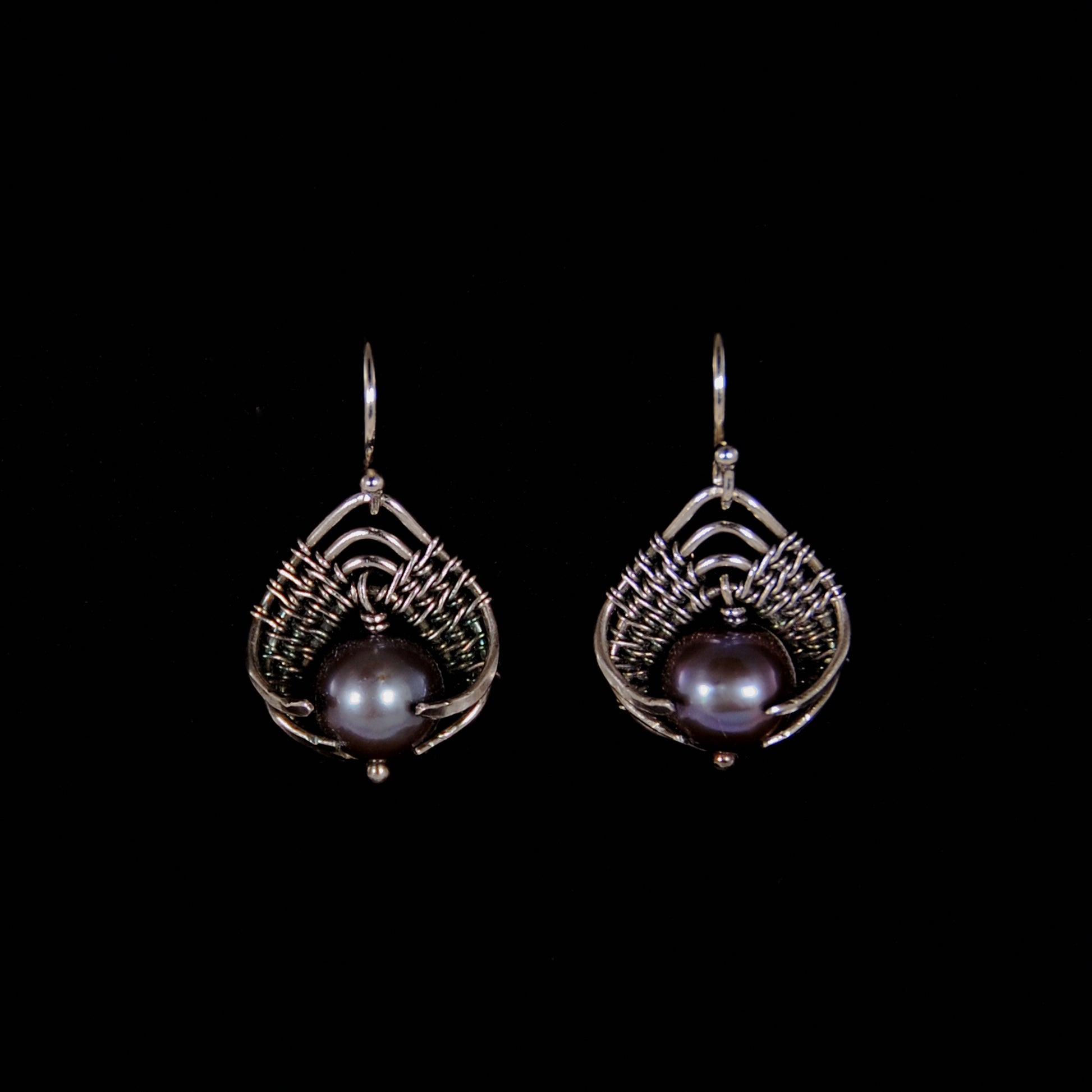 ESS18A6 - 
MYSTERIOUS MOMENTS - EARRINGS